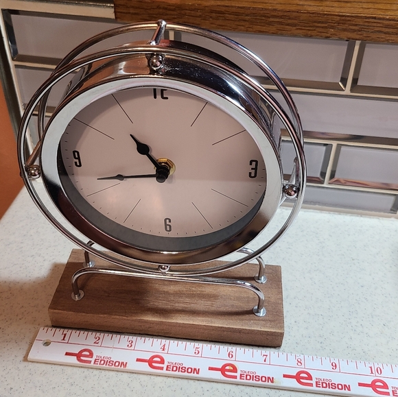 Silver and White Table Clock - Picture 4 of 7